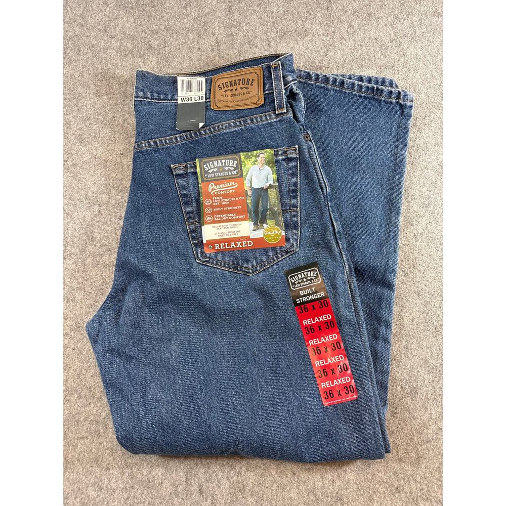 NWT Signature By Levi Strauss Jeans Mens 36x30 Blue Relaxed Straight Leg Denim